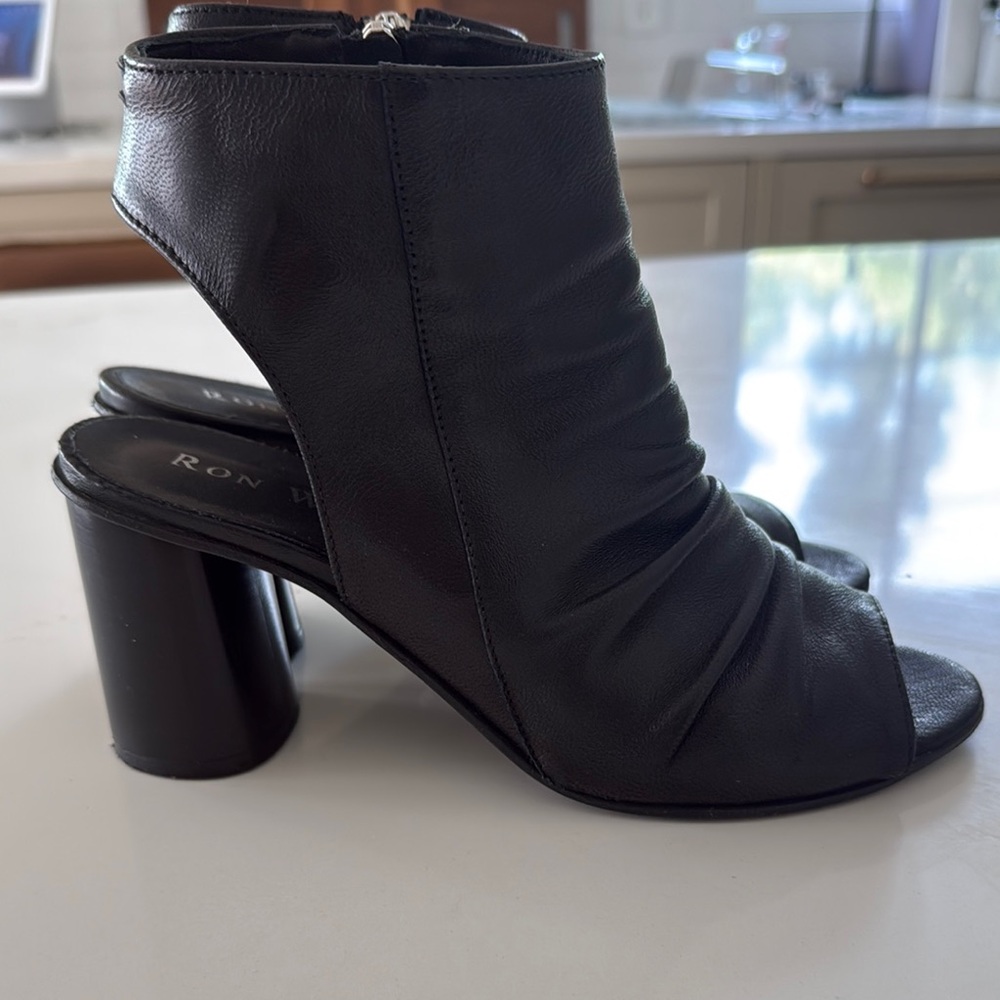 Ron White Black Leather Sandals
